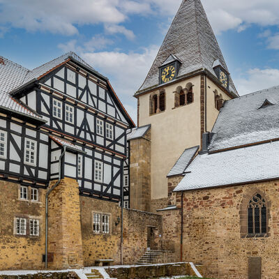 Bild vergr&ouml;&szlig;ern: Stiftskirche im Schnee
