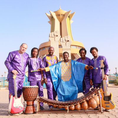 Bild vergr&ouml;&szlig;ern: Mamadou Diabaté & Percussion Mania