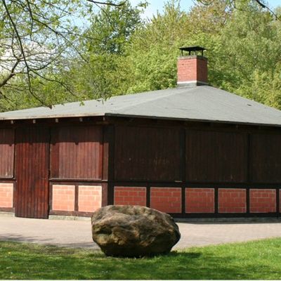 Bild vergrößern: Grillhütte Aussen - Gemeindeeigene Gebäude
